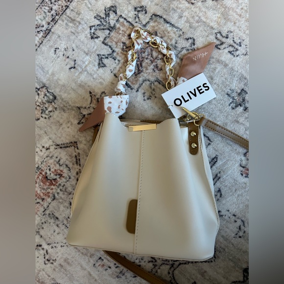 NWT Cream canvas cross body bucket bag. Never used - Picture 3 of 5